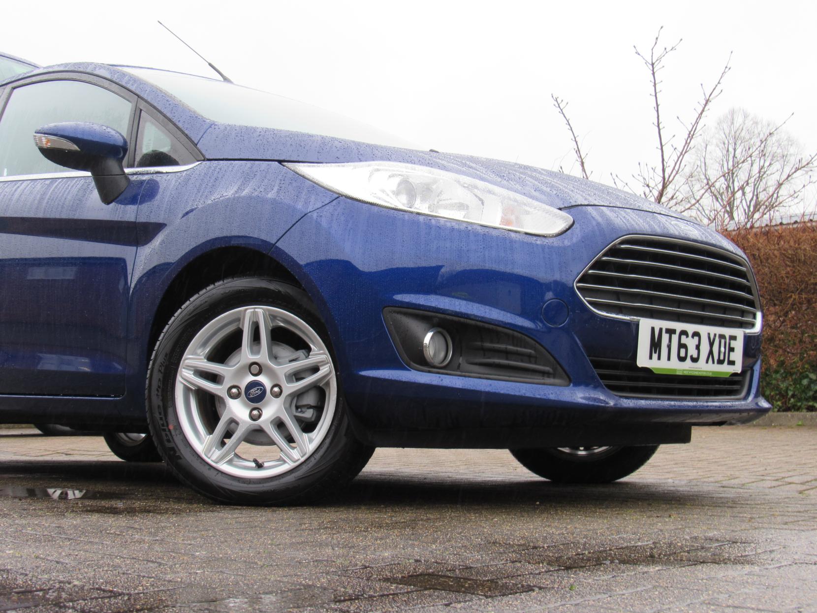 Ford Fiesta 1.0T EcoBoost Zetec Hatchback 5dr Petrol Manual Euro 5 (s/s) (100 ps)