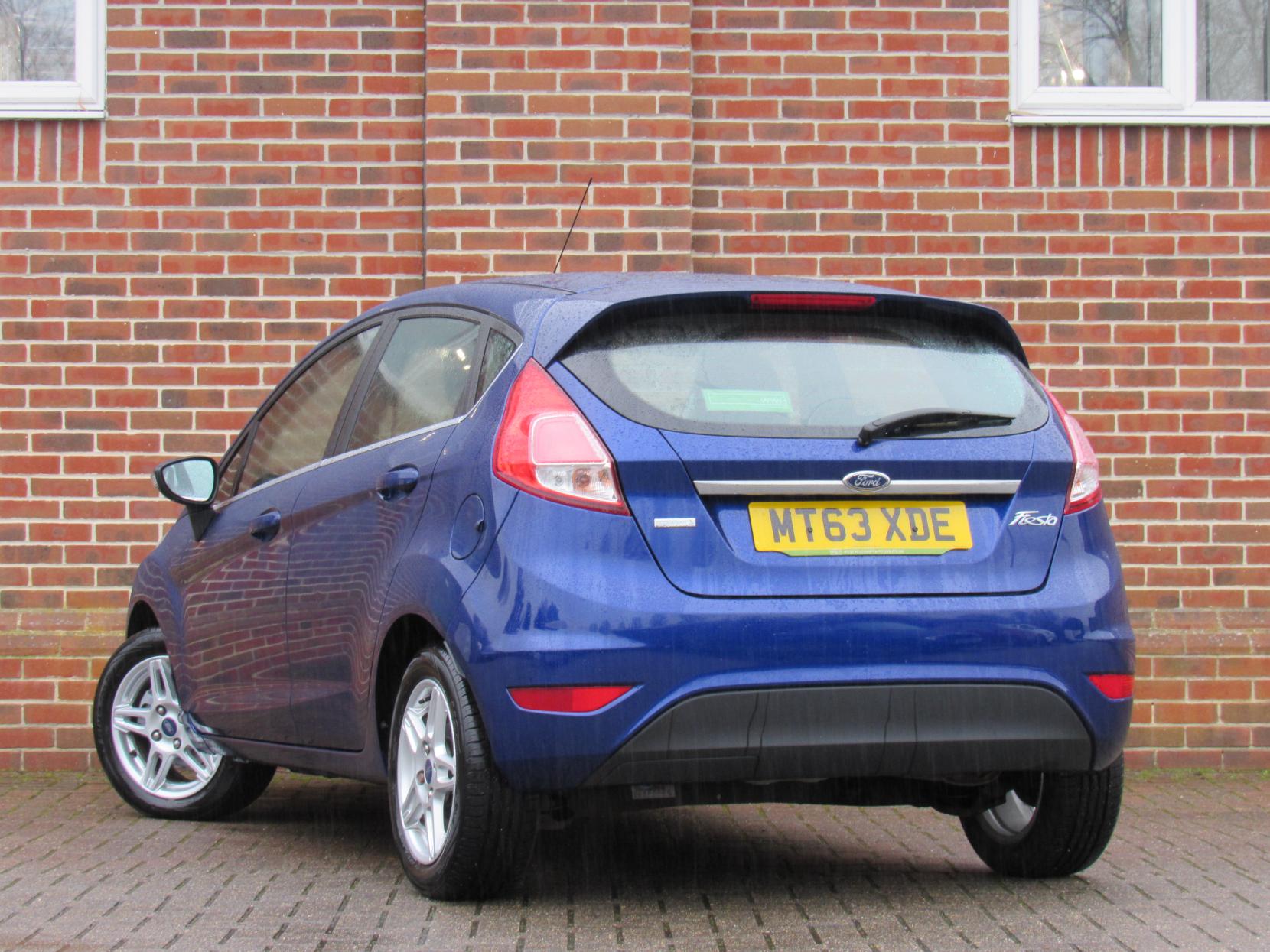 Ford Fiesta 1.0T EcoBoost Zetec Hatchback 5dr Petrol Manual Euro 5 (s/s) (100 ps)