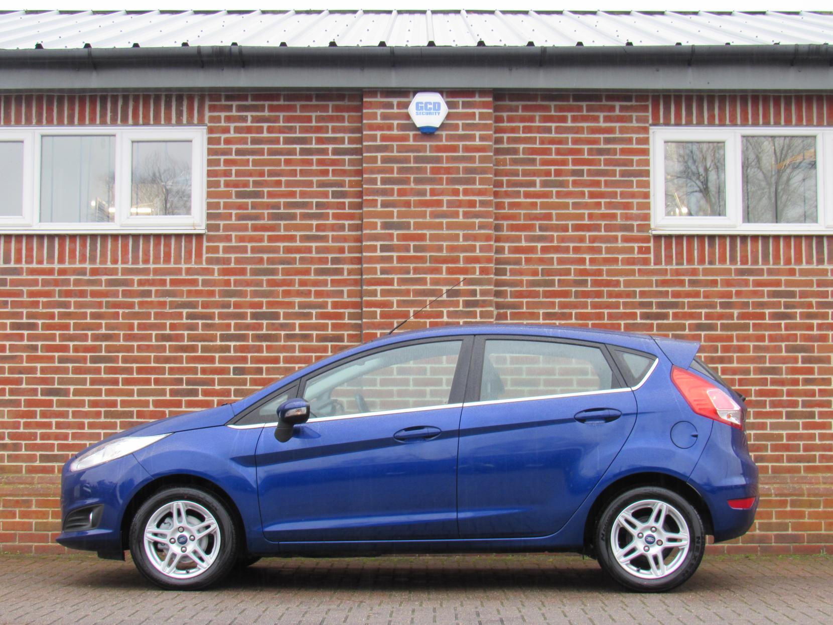 Ford Fiesta 1.0T EcoBoost Zetec Hatchback 5dr Petrol Manual Euro 5 (s/s) (100 ps)