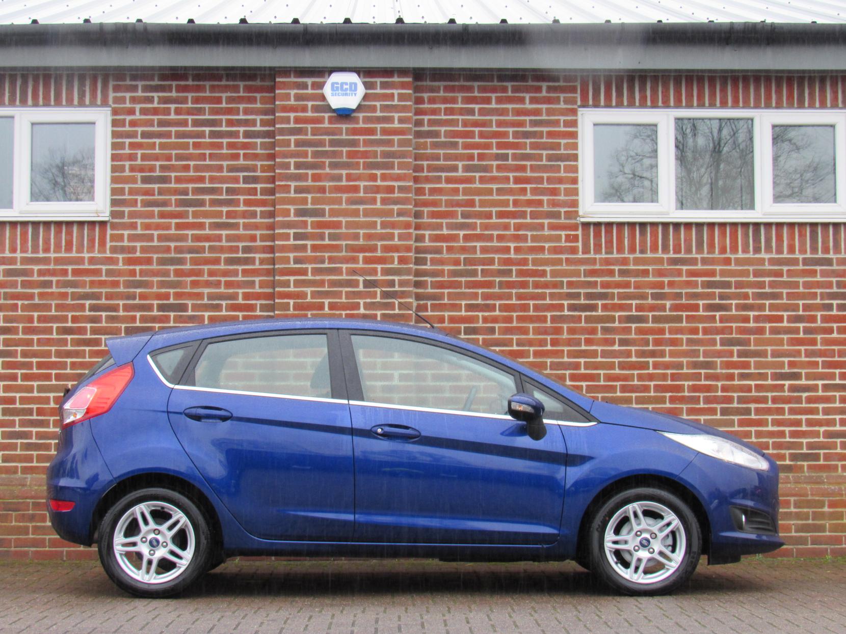 Ford Fiesta 1.0T EcoBoost Zetec Hatchback 5dr Petrol Manual Euro 5 (s/s) (100 ps)