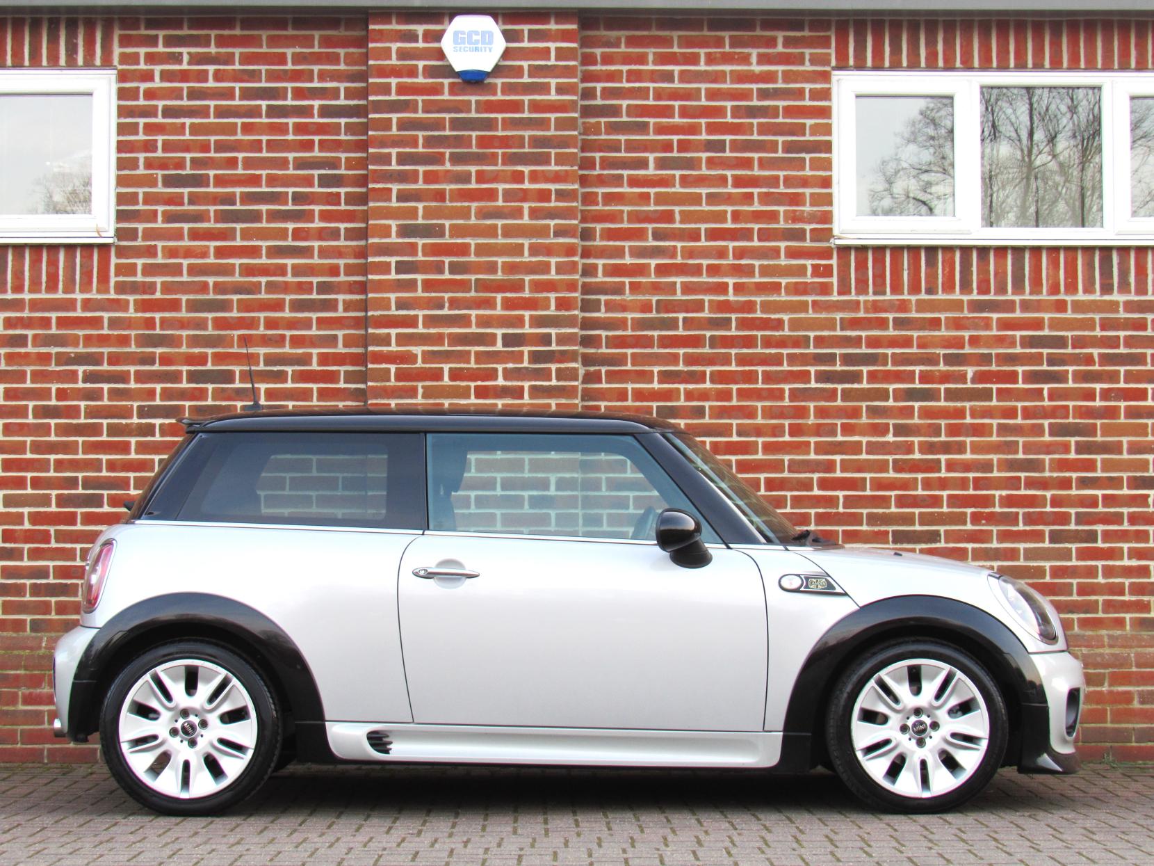 MINI Hatch 1.6 Cooper Camden Hatchback 3dr Petrol Manual Euro 4 (120 ps)