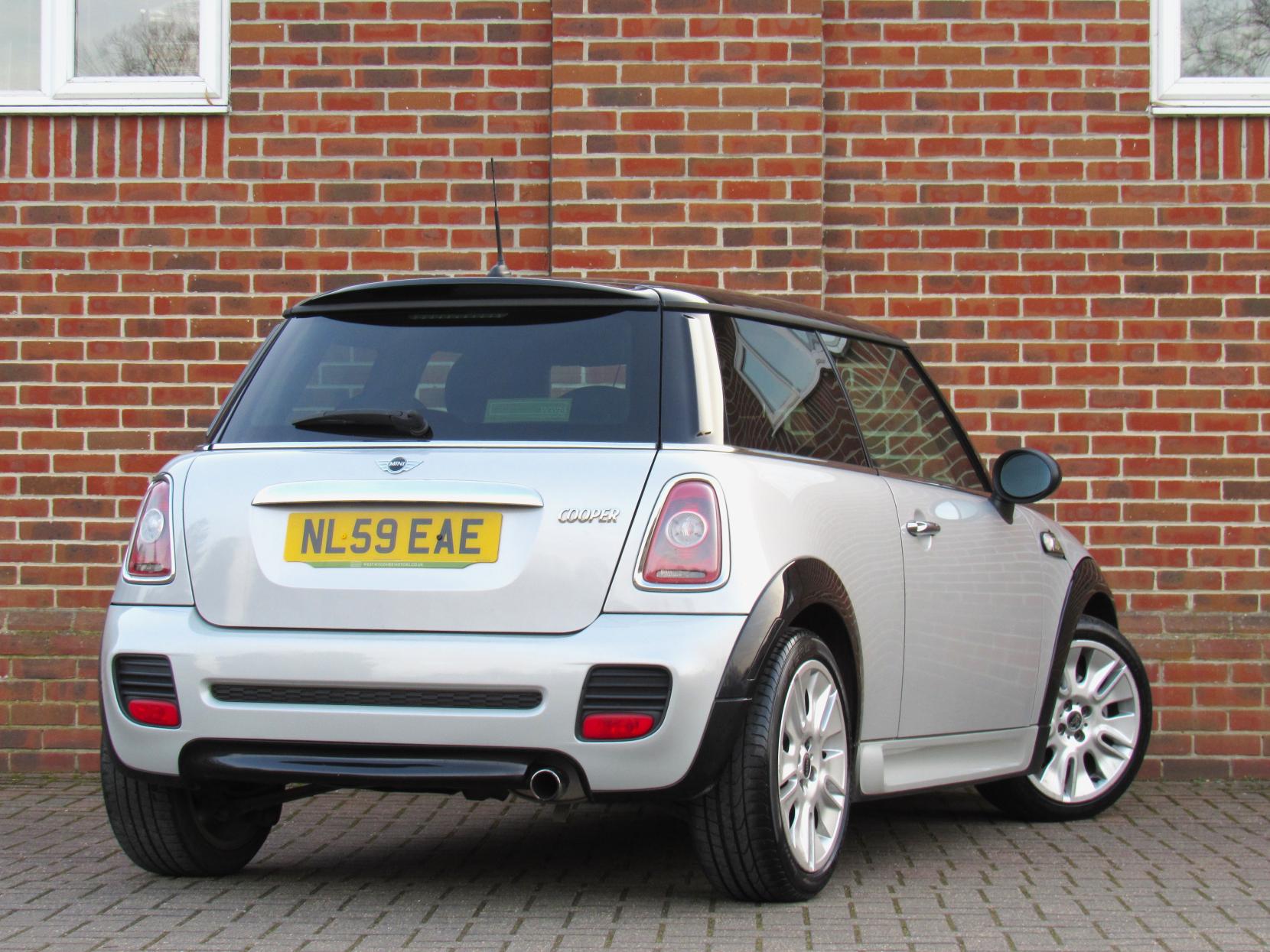 MINI Hatch 1.6 Cooper Camden Hatchback 3dr Petrol Manual Euro 4 (120 ps)