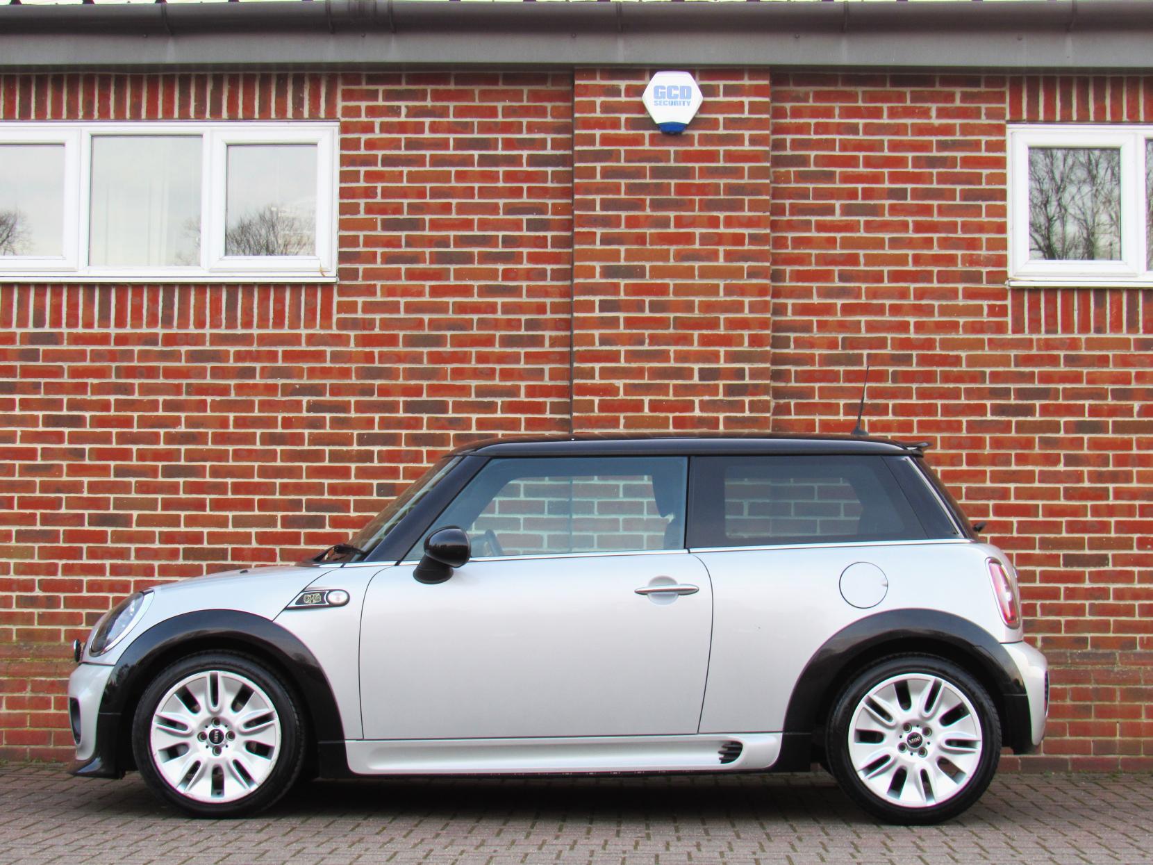 MINI Hatch 1.6 Cooper Camden Hatchback 3dr Petrol Manual Euro 4 (120 ps)